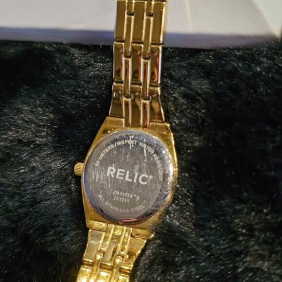 Relic Zr11778S womens goldtone watch with crystals.